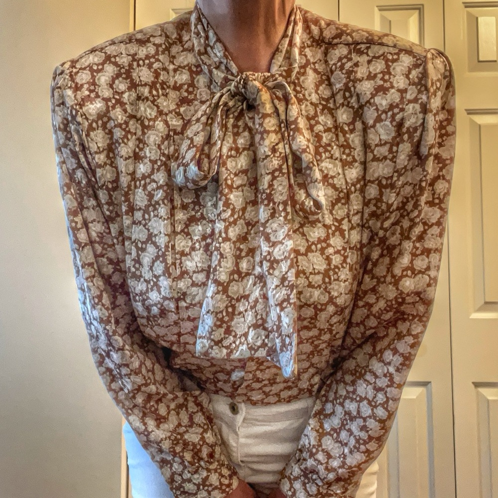 TESS-Petite Vintage Chocolate and Cream Floral Blouse Bowtie Neckline Size 8P